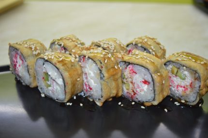 Горячий ролл с унаги Лосось